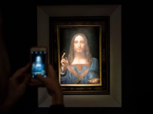 Il Salvator mundi battuto all’asta record per 450 milioni “potrebbe non essere di Leonardo” 1