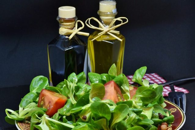 Un diario alimentare e non limitarsi troppo, i trucchi per cambiare le abitudini a tavola 3